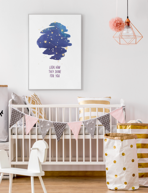 Kinderzimmer-Poster Look how they shine for you – blaue Aquarell-Wolke mit Sternen, ohne Rahmen, Mommy’s Hero.
